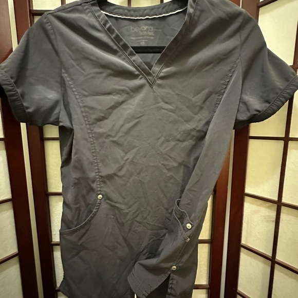 Beyond Scrubs Grey top size XS - Picture 2 of 9
